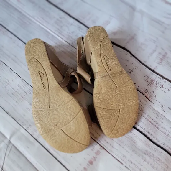 Clark's Women's Alto Disco Tan Wedge Sandals Size 9