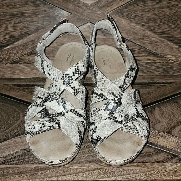Clarks Womens Annadel Rayna Wedge Heel Sandal Taupe Synthetic Snake Print Size 8