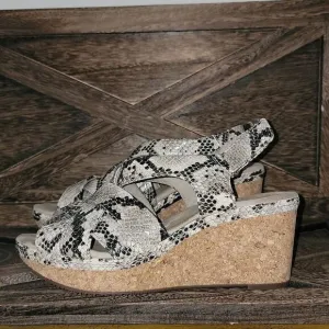 Clarks Womens Annadel Rayna Wedge Heel Sandal Taupe Synthetic Snake Print Size 8