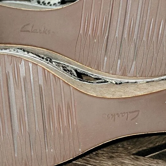 Clarks Womens Annadel Rayna Wedge Heel Sandal Taupe Synthetic Snake Print Size 8