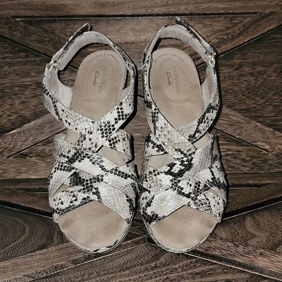 Clarks Womens Annadel Rayna Wedge Heel Sandal Taupe Synthetic Snake Print Size 8
