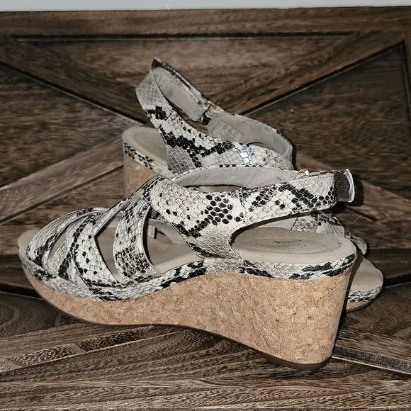 Clarks Womens Annadel Rayna Wedge Heel Sandal Taupe Synthetic Snake Print Size 8