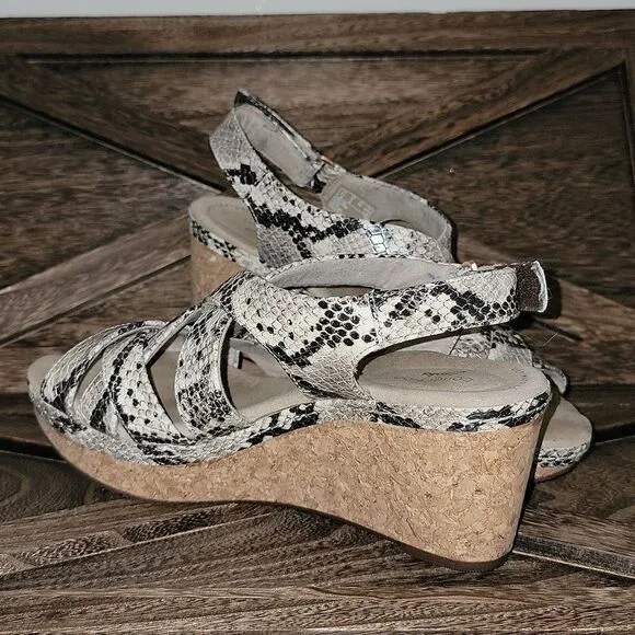 Clarks Womens Annadel Rayna Wedge Heel Sandal Taupe Synthetic Snake Print Size 8