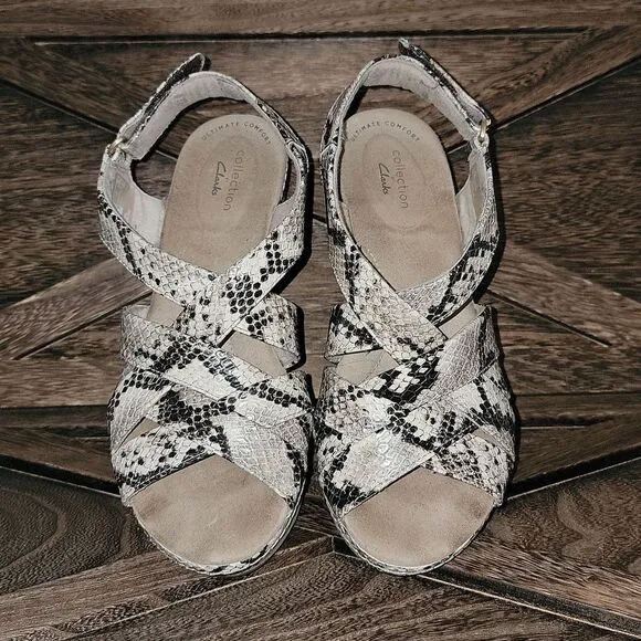 Clarks Womens Annadel Rayna Wedge Heel Sandal Taupe Synthetic Snake Print Size 8