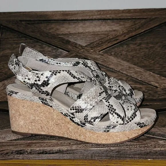 Clarks Womens Annadel Rayna Wedge Heel Sandal Taupe Synthetic Snake Print Size 8
