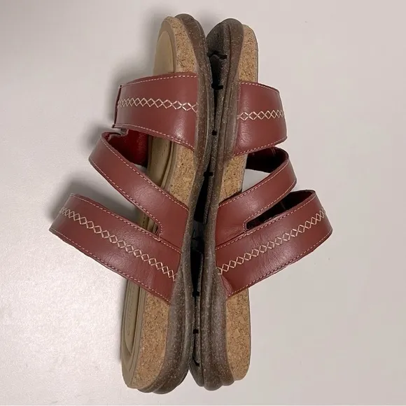 Clarks, Women’s Roseville Bay Leather Sandal - Red Leather. Size: 7 M (US). NIB