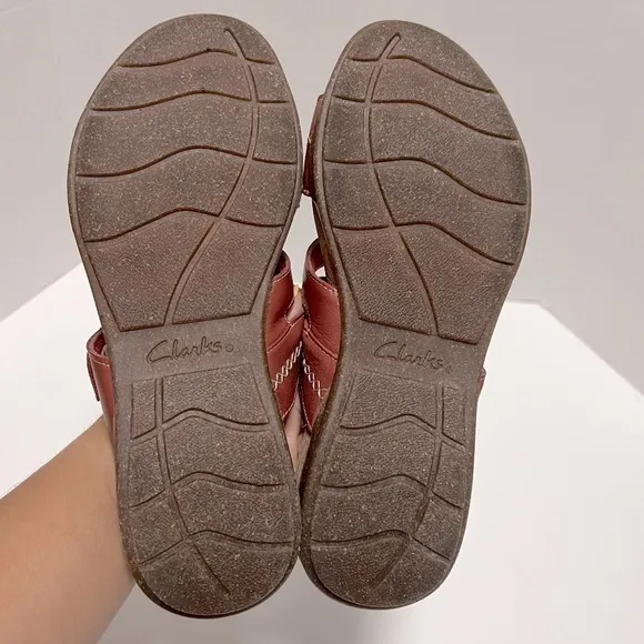 Clarks, Women’s Roseville Bay Leather Sandal - Red Leather. Size: 7 M (US). NIB