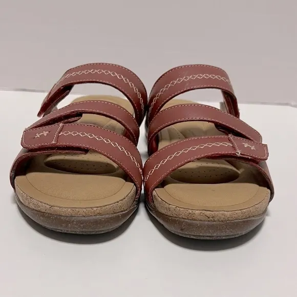Clarks, Women’s Roseville Bay Leather Sandal - Red Leather. Size: 7 M (US). NIB