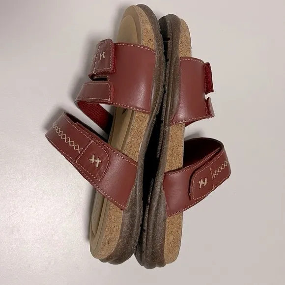 Clarks, Women’s Roseville Bay Leather Sandal - Red Leather. Size: 7 M (US). NIB