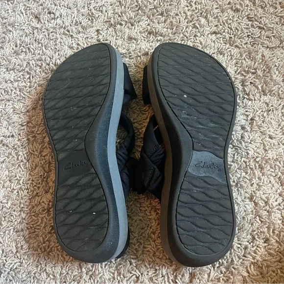 Cloudsteppers by Clark’s comfy cute black sandals