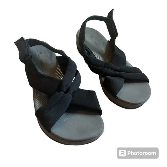 Cloudsteppers by Clark’s comfy cute black sandals