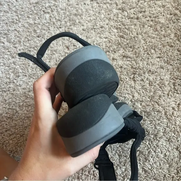 Cloudsteppers by Clark’s comfy cute black sandals