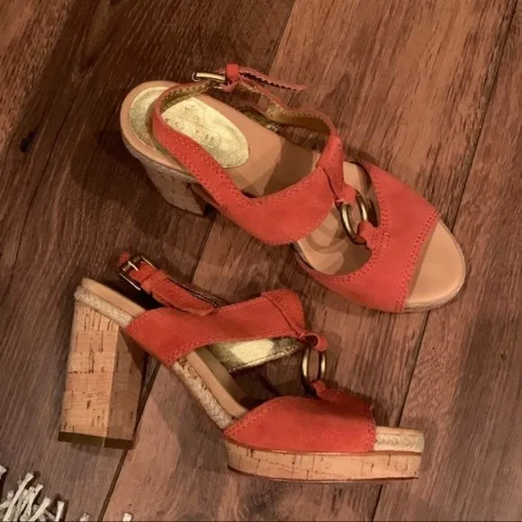 Coach coral sandals size 6 GUC