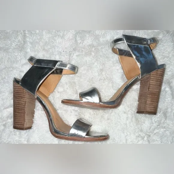 Coach Lexey Mirror Metallic Silver 4” Block Heels Sandals size 7.5