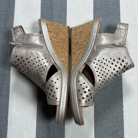 COBB HILL by Rockport Women's Janna Wedge Leather Sandals Metallic Gold sz 9.5
