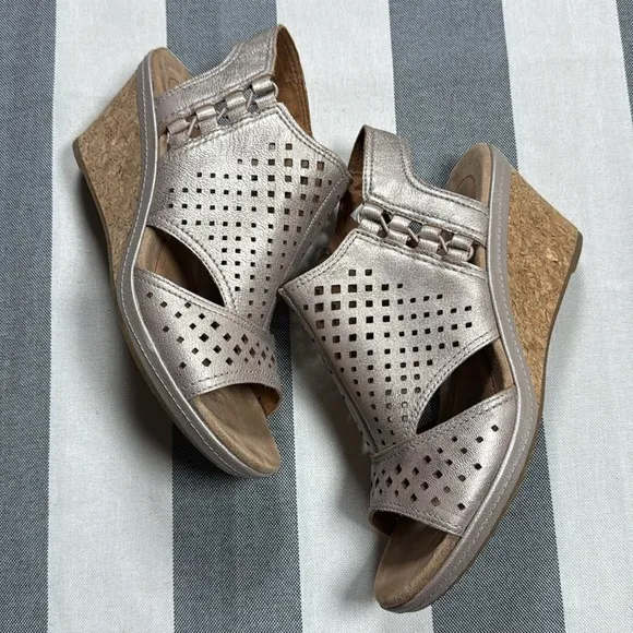 COBB HILL by Rockport Women's Janna Wedge Leather Sandals Metallic Gold sz 9.5