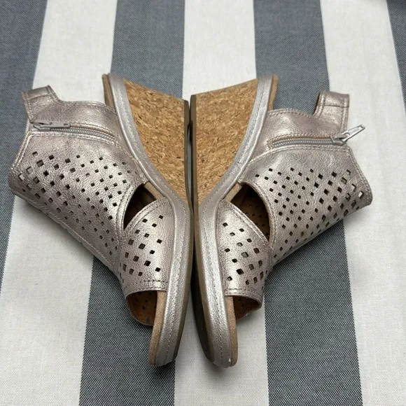 COBB HILL by Rockport Women's Janna Wedge Leather Sandals Metallic Gold sz 9.5