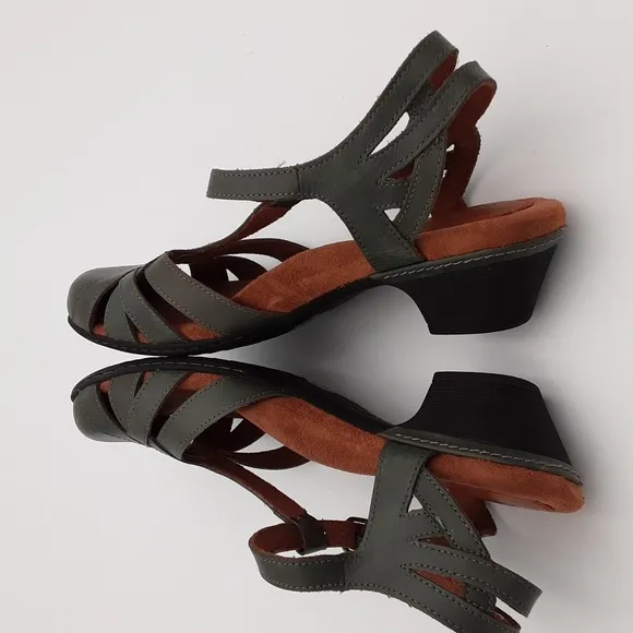 Cobb Hill Women's Aubrey  leather sandals green size 11M casual vacation office
