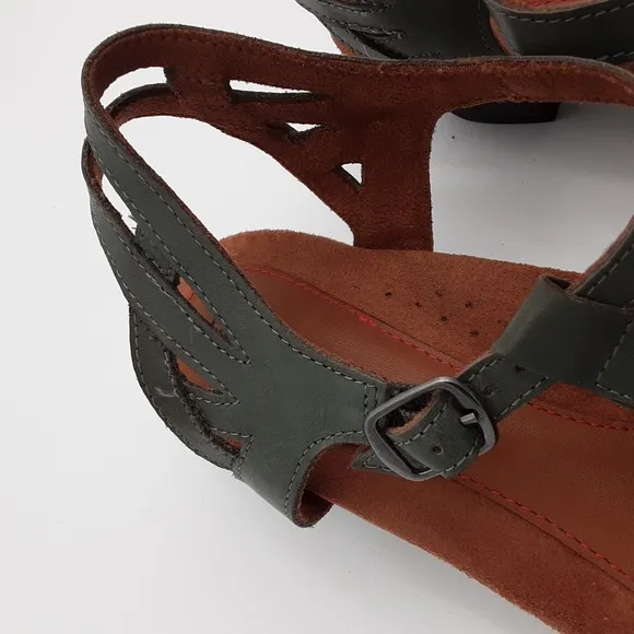 Cobb Hill Women's Aubrey  leather sandals green size 11M casual vacation office