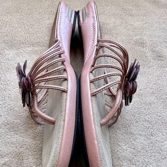 Cole Haan Camdyn Pearlized Pink Daisy Slide Flat Sandals w/ Toe Post Women’s 6.5