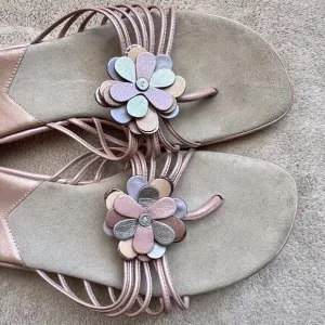 Cole Haan Camdyn Pearlized Pink Daisy Slide Flat Sandals w/ Toe Post Women’s 6.5