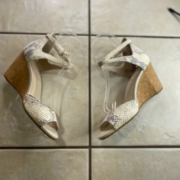 Cole Haan Grand OS Women Sadie Wedge Sandals Shoe 7.5 Heel Cream Gray Snake