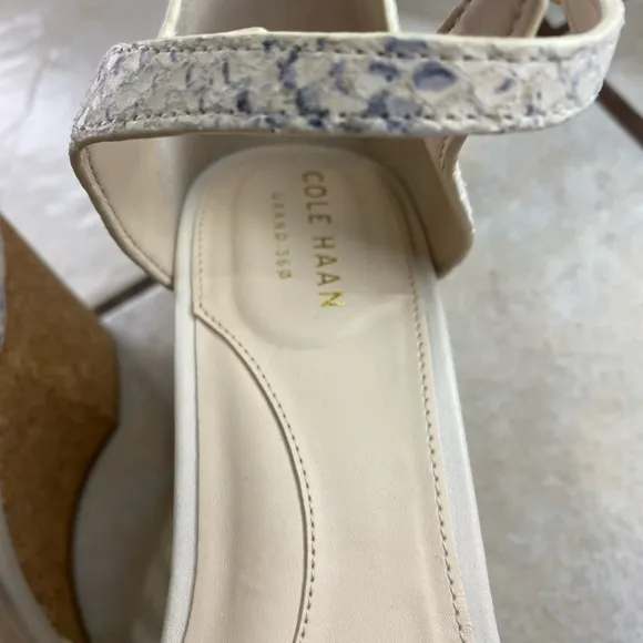 Cole Haan Grand OS Women Sadie Wedge Sandals Shoe 7.5 Heel Cream Gray Snake