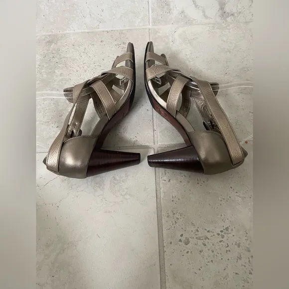 Cole Haan Nike Air Gold Tone/ Champagne/ Pewter Metallic Leather Sandals Size 8