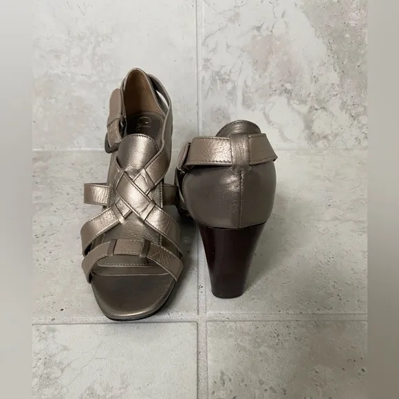 Cole Haan Nike Air Gold Tone/ Champagne/ Pewter Metallic Leather Sandals Size 8