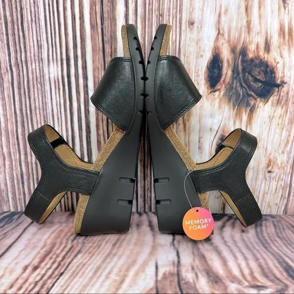 Comfortiva Black Leather Abria Wedge Strap Sandals