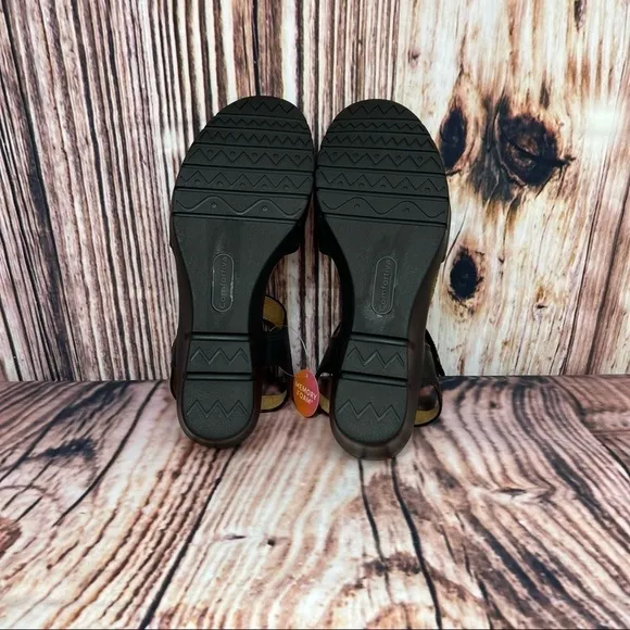 Comfortiva Black Leather Abria Wedge Strap Sandals