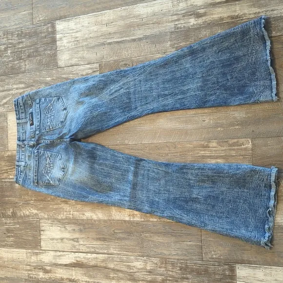 COWGIRL TUFF &quot;C. Breeze&quot; flares wide leg jeans acid wash bell bottoms 30R 30x33L