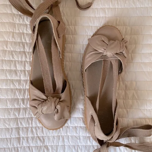 Creeper Platform Sandals with bow by Fenty Oatmeal Tan Size 9