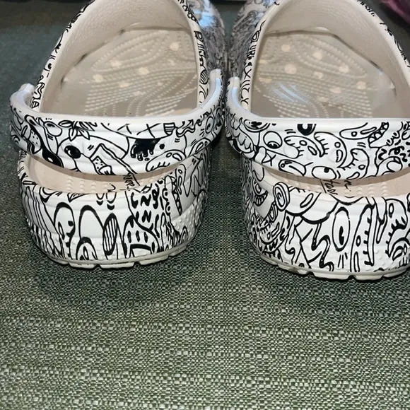 Crocs Classic Clog Limited Steven Harrington Collage Art White sz Junior 6 EUC