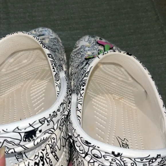 Crocs Classic Clog Limited Steven Harrington Collage Art White sz Junior 6 EUC