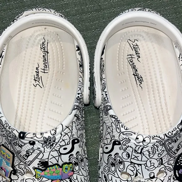 Crocs Classic Clog Limited Steven Harrington Collage Art White sz Junior 6 EUC
