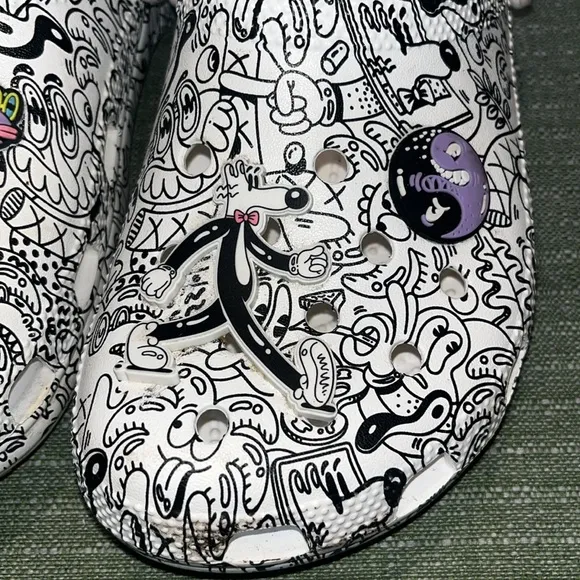 Crocs Classic Clog Limited Steven Harrington Collage Art White sz Junior 6 EUC