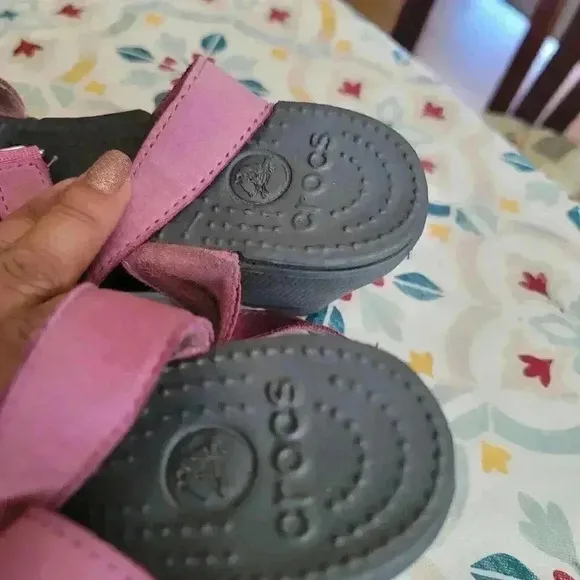 Crocs Leigh Wedge Pink Staps  RARE  Women's Size 7