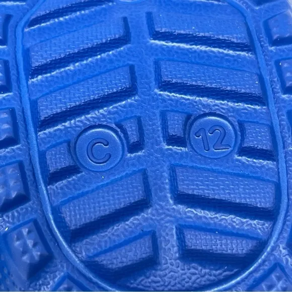 Crocs little boys Size 12 Classic comfy fur Lined Clog Sandals Blue Excellent