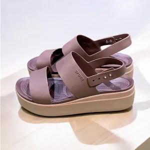 Crocs Women’s Brooklyn Low Wedges, Platform Sandals Size 10W.