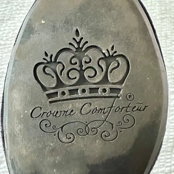 CROWNE COMFORTEUR Black Suede Peep Toe 2 5/8 Inch Suede heel Sandals Comfort