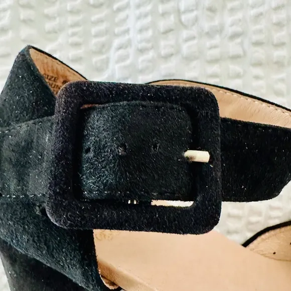 CROWNE COMFORTEUR Black Suede Peep Toe 2 5/8 Inch Suede heel Sandals Comfort