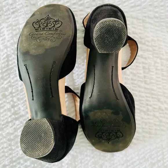 CROWNE COMFORTEUR Black Suede Peep Toe 2 5/8 Inch Suede heel Sandals Comfort