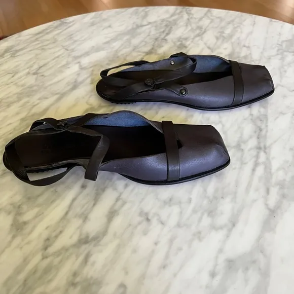 CYDWOQ Closed Toe Leather Sandals in Dark Blue MADE IN USA | EU 38, US 8