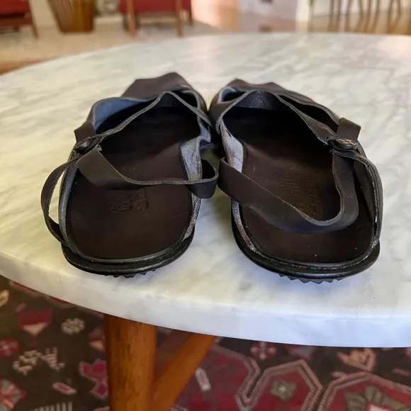 CYDWOQ Closed Toe Leather Sandals in Dark Blue MADE IN USA | EU 38, US 8