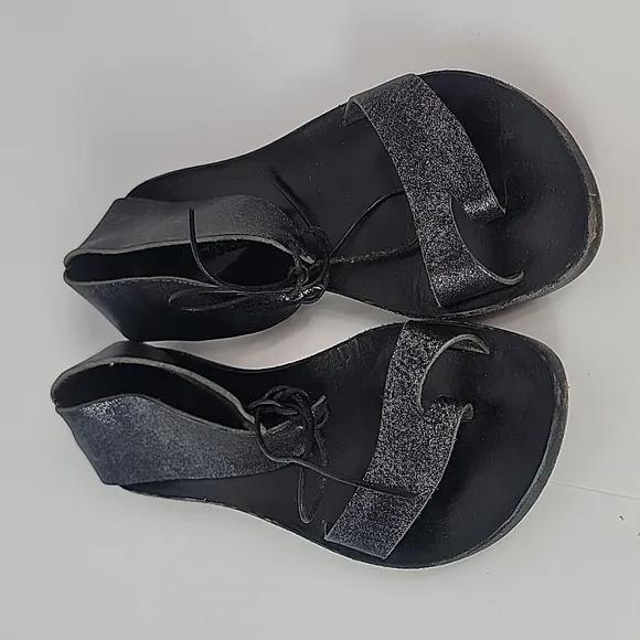 Cydwoq Copy Black Metallic Leather Women's Sandals
