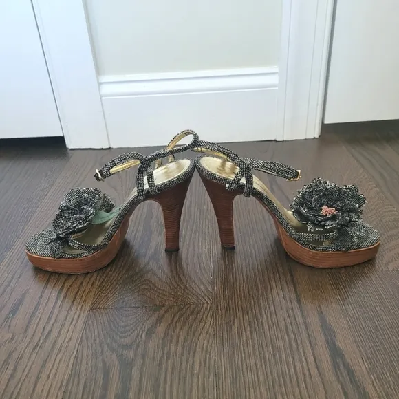 D&amp;G Gray Tweed Floral Leather Platform Sandals RARE Party Spring Summer Travel