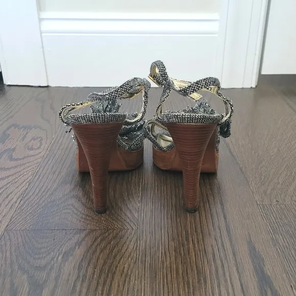D&amp;G Gray Tweed Floral Leather Platform Sandals RARE Party Spring Summer Travel