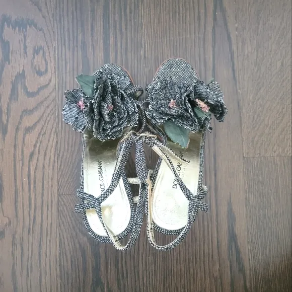 D&amp;G Gray Tweed Floral Leather Platform Sandals RARE Party Spring Summer Travel