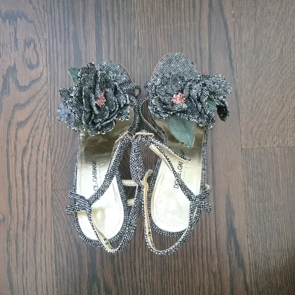 D&amp;G Gray Tweed Floral Leather Platform Sandals RARE Party Spring Summer Travel